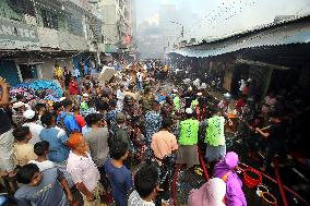 Hundreds Of Shops Gutted In Market Fire - Bangladesh