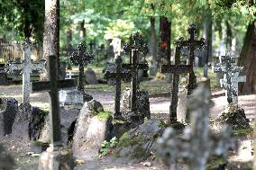 Raadi Cemetery