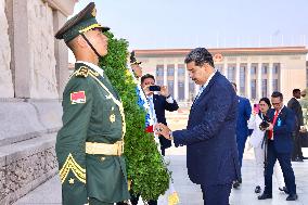 CHINA-BEIJING-VENEZUELAN PRESIDENT-MONUMENT-TRIBUTE (CN)