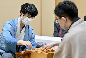 Fujii wins Game 2 of shogi title series