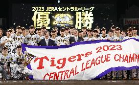 Baseball: Tigers clinch pennant