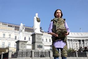 Bulletproof suit for Ukrainian servicewomen presented in Kyiv