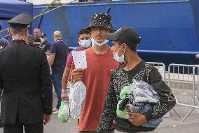 184 Migrants Arrive In The Port Of Salerno - Italy