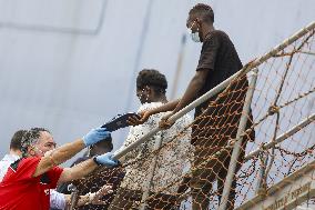 184 Migrants Arrive In The Port Of Salerno - Italy