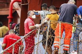 184 Migrants Arrive In The Port Of Salerno - Italy