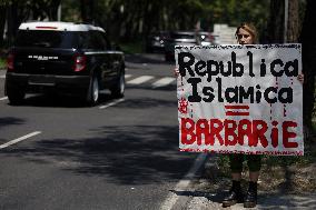 Iranian Community In Mexico, Protest At The Embassy Of The Islamic Republic Of Iran In Mexico City One Year After The Death Of M