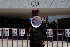 Iranian Community In Mexico, Protest At The Embassy Of The Islamic Republic Of Iran In Mexico City One Year After The Death Of M