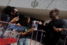 Iranian Community In Mexico, Protest At The Embassy Of The Islamic Republic Of Iran In Mexico City One Year After The Death Of M