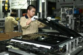 China Manufacturing Industry  New Energy Vehicles Sunroof Glass