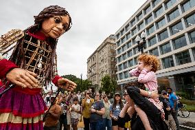 Refugee puppet Little Amal visits Washington, DC