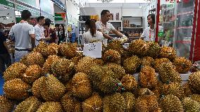 Xinhua Headlines: Durian fervor in China: how China-ASEAN synergy bears economic fruits