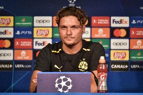 Champions League Football - Borussia Dortmund training session - Paris