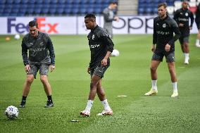 Champions League Football - Borussia Dortmund training session - Paris