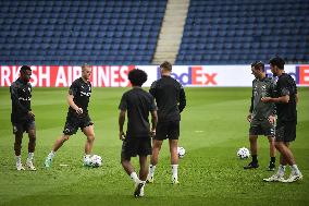 Borussia Dortmund training session - Paris