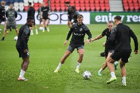 Borussia Dortmund training session - Paris