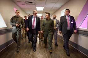 Zelensky Visits Wounded Ukrainian Soldiers In New York