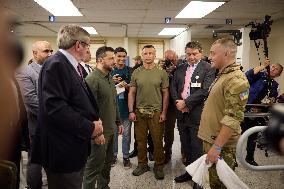 Zelensky Visits Wounded Ukrainian Soldiers In New York