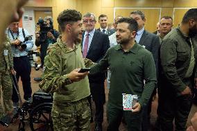 Zelensky Visits Wounded Ukrainian Soldiers In New York