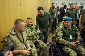 Zelensky Visits Wounded Ukrainian Soldiers In New York