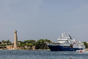 Geo Barents Arrives in Italy's Brindisi Port With 471 Migrants