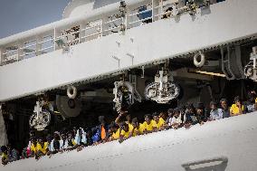 Geo Barents Arrives in Italy's Brindisi Port With 471 Migrants