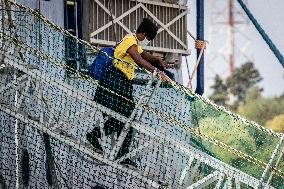 Geo Barents Arrives in Italy's Brindisi Port With 471 Migrants