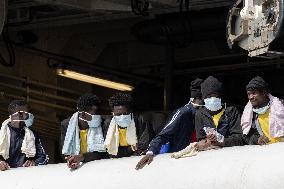 Geo Barents Arrives in Italy's Brindisi Port With 471 Migrants
