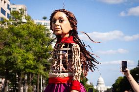 Refugee puppet Little Amal walks to U.S. Capitol