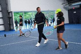 Roger Federer Hosts Tennis Clinic For Kids - Vancouver