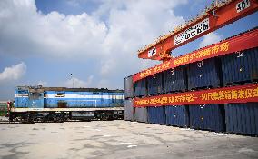 CHINA-GUANGDONG-GUANGZHOU-FREIGHT TRAIN-50-FOOT CONTAINER (CN)