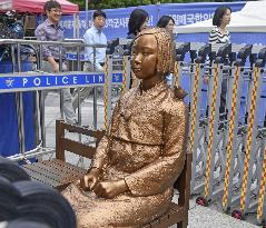 "Comfort women" statue