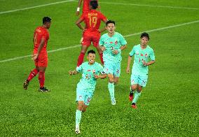 (SP)CHINA-HANGZHOU-ASIAN GAMES-FOOTBALL-MEN'S SECOND ROUND-GROUP A-MYA VS CHN (CN)