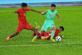 (SP)CHINA-HANGZHOU-ASIAN GAMES-FOOTBALL-MEN'S ROUND-GROUP A-MYA VS CHN (CN)