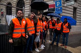 Apple France Workers On Strike During iPhone 15 Launch - Paris
