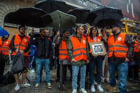 Apple France Workers On Strike During iPhone 15 Launch - Paris