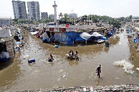 Heavy Rain Causes Severe Waterlogging - Dhaka