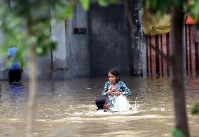 Heavy Rain Causes Severe Waterlogging - Dhaka