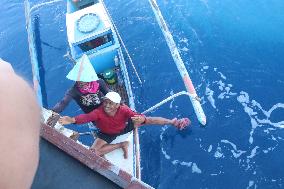 CHINA-PLA NAVY-WOUNDED PHILIPPINE FISHERMAN-RESCUE (CN)
