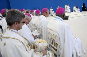 Pope Francis Visits Marseille - Mass At The Stadium