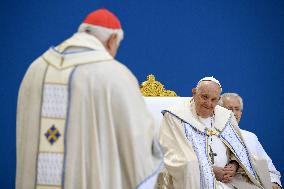 Pope Francis Visits Marseille - Mass At The Stadium