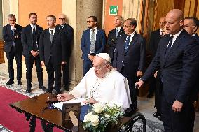 Pope Francis Pays Tribute To Former Italian President Giorgio Napolitano - Rome