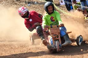 INDONESIA-KENDAL-WOODEN CART RACE