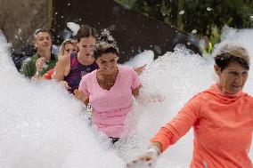 (SP) HUNGARY-BUDAPEST-OBSTACLE COURSE RUN