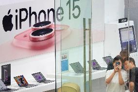 Ubs Securities Downgrades iPhone15 Shipments