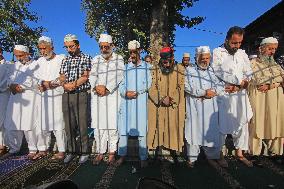 Special Prayers 'Khoja Digar' Offered In Kashmir