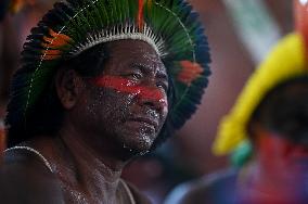 Indigenous People Watch The Broadcast Of The 'Temporal Milestone' Trial In Front Of The Supreme Court In Brasilia