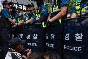 Prosecutors Request Arrest Warrant For Opposition Party Leader In Seoul