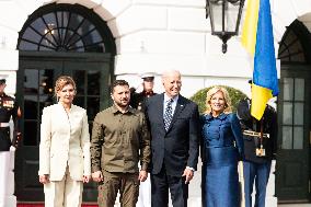 Zelenskyy meets with Biden at the White House