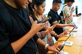 Apple Store In Thailand Shelves Hits IPhone 15