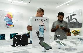 Apple IPhone 15 Begins Sale In India